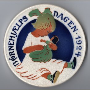 Brnehjlpsdagen 1924 Alumenia. 9cm. i diameter.