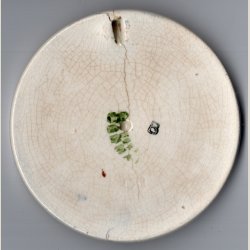 Brnehjlpsdagen 1927. Alumenia. 9cm. i diameter. Med en del skader.