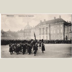 Amalienborg med vagtparaden ca. 1912