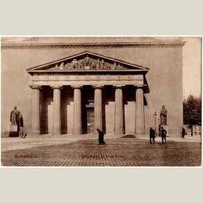 Indgangen til Frue Kirke. Ubrugt kort.