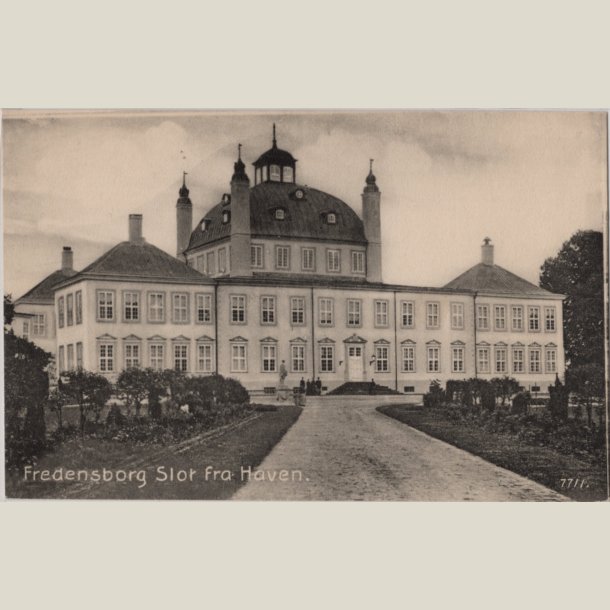 Fredensborg Slot fra haven. Ubrugt bagside.