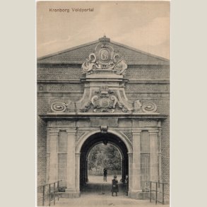 Helsing�r. Kronborgs voldportal. Ubrugt bagside.
