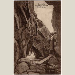 Bornholm, indgangen til Den sorte gryde. Stp. Sandvig 1921.