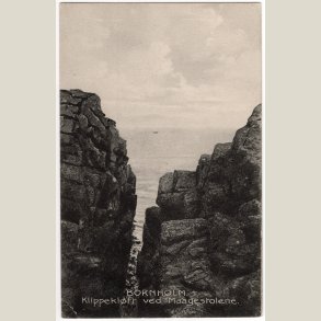 Bornholm, Maagestolene, klippekl�ft. Stp R�nne 1919.